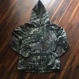 Under Armour fleece lined hoodie in Mossy Oak tree stand camo. Mens size Large.